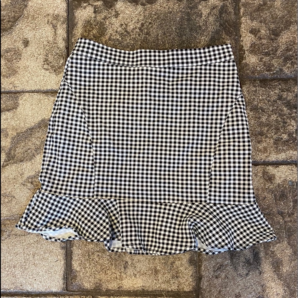 CHECKERED SKIRT SIZE MEDIUM, FITS SMALL